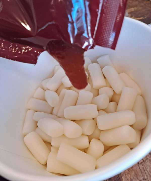 기름떡볶이 소스 붓다