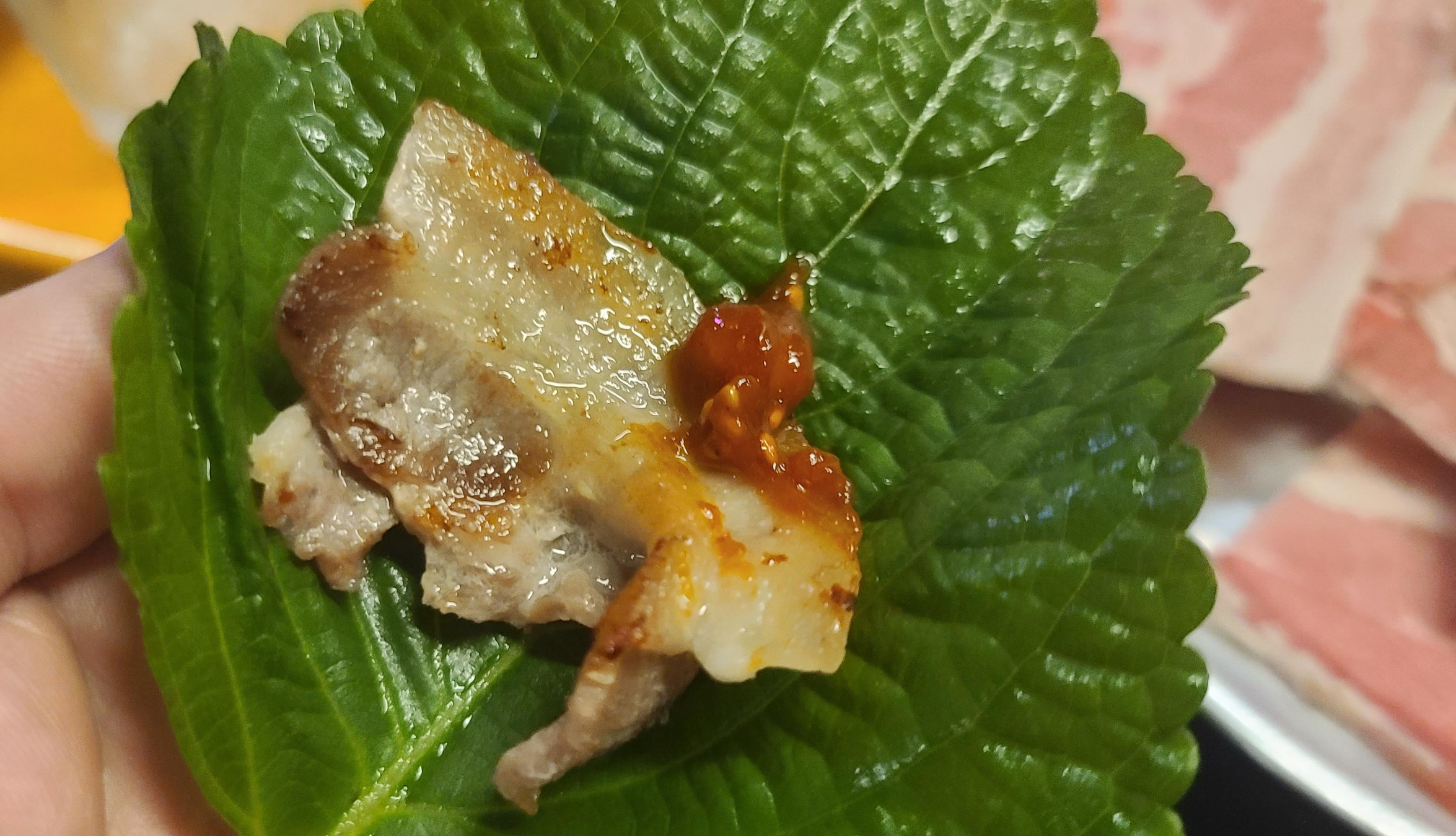 모란맛집 냉삼맛집 깜보 국내산생고기 복고풍 메뉴판 차림표 기본반찬 된장술밥 깜보냉삼 미나리 한쌈
