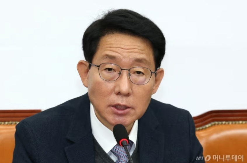 (왼) 국민의 힘 김상훈 정책위원장 -출처: 머니투데이- / 1월 27일 임시공휴일 지정 공유일 확정