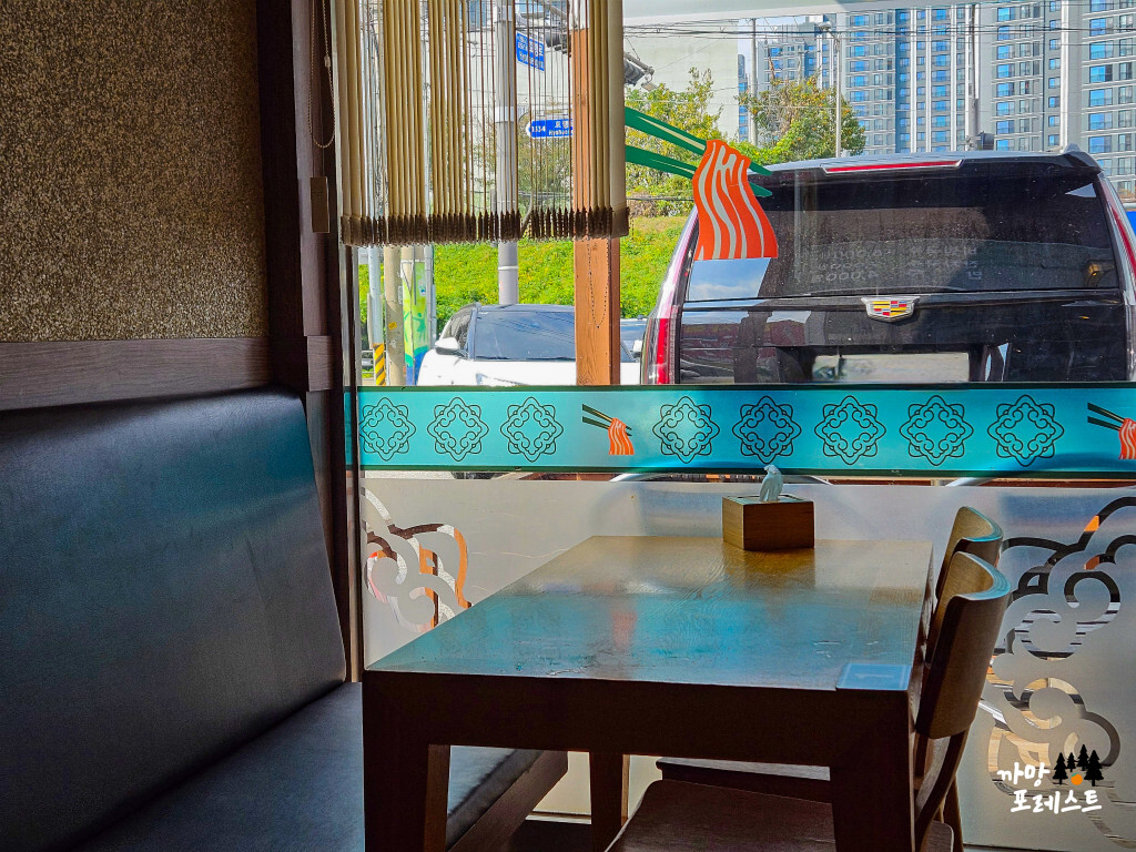 망향 비빔국수 화성점 테이블