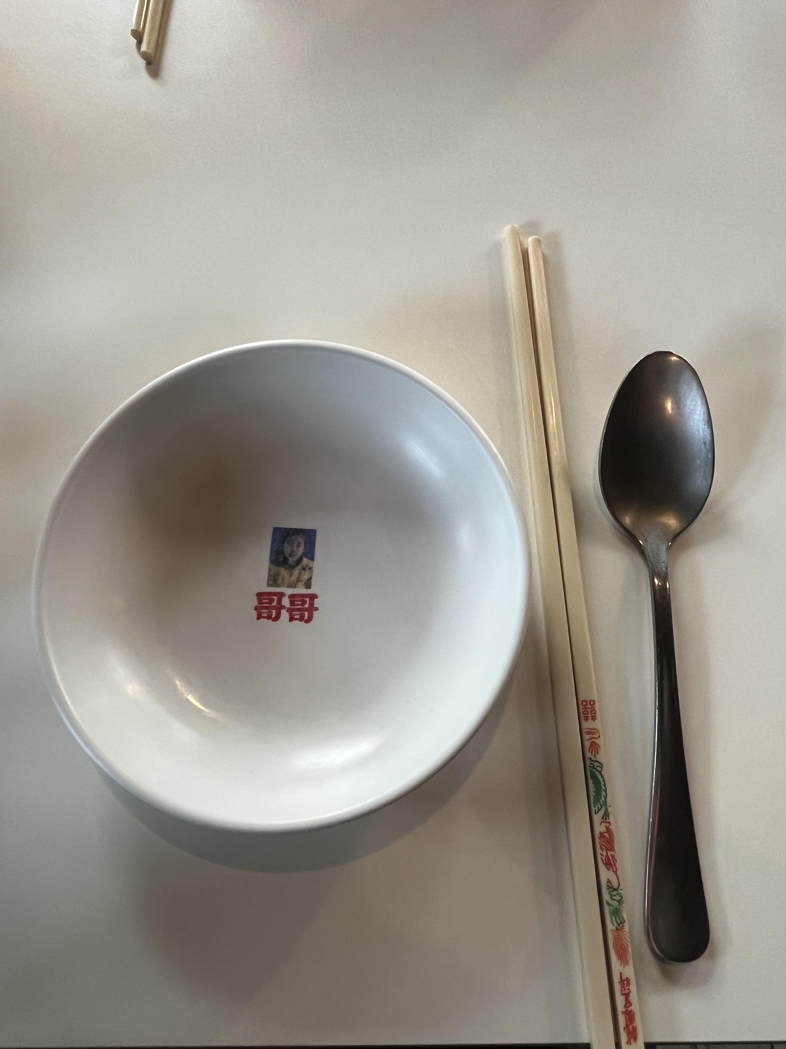 어린이-사진이-찍힌-그릇
