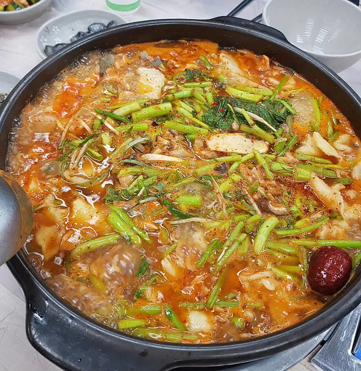 식객 허영만 백반기행 177회 윤소이 편 새우탕 메기 매운탕 메기탕 합천 맛집 소개