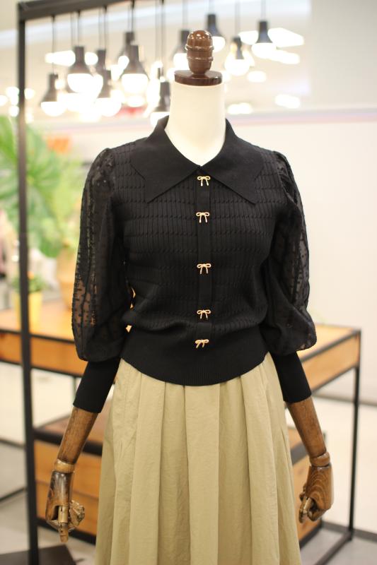 스테파니 리본 단추 레이스 소매 블라우스 니트 A22SW2307