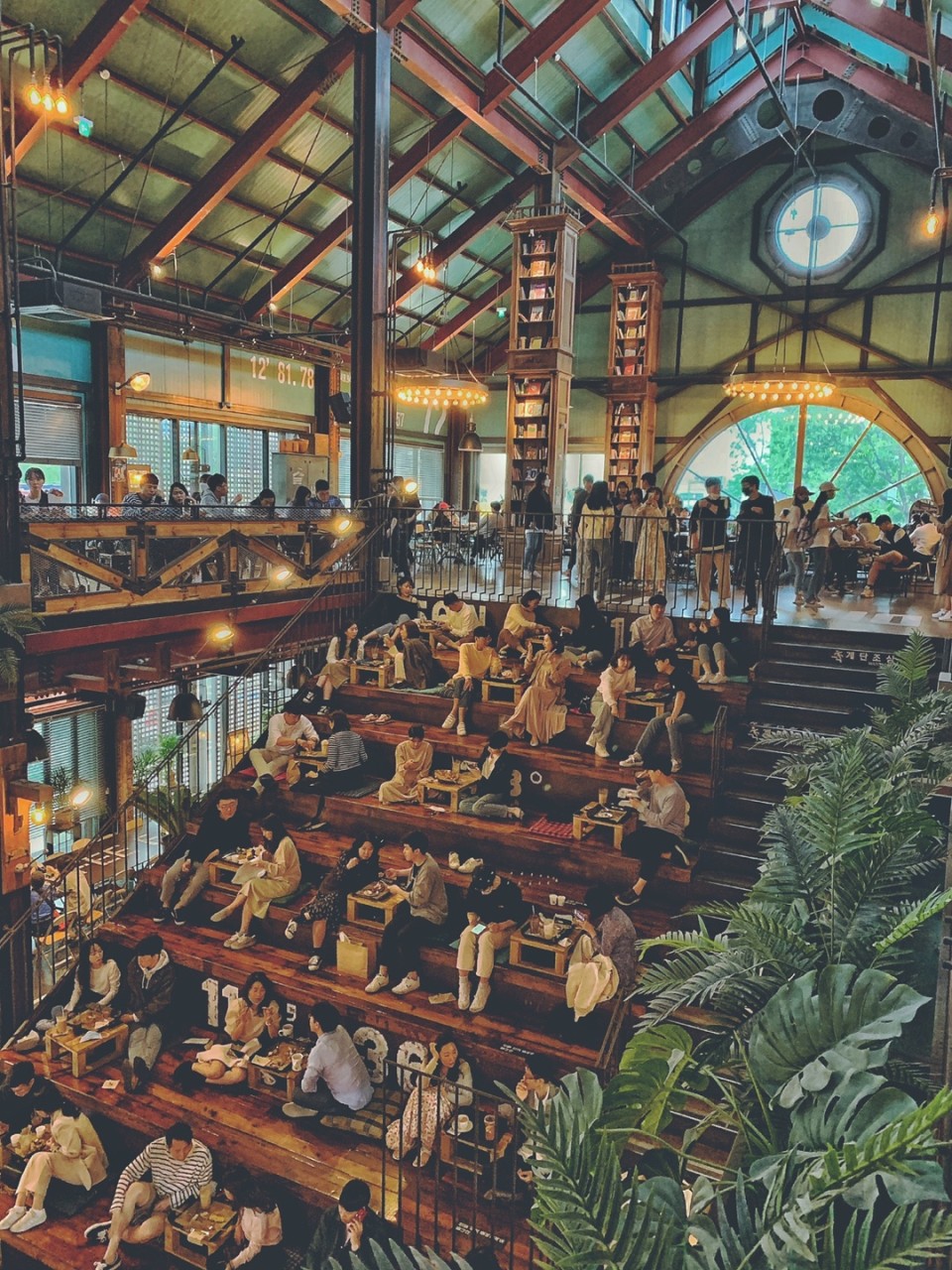 더티 트렁크_대형 베이커리 카페