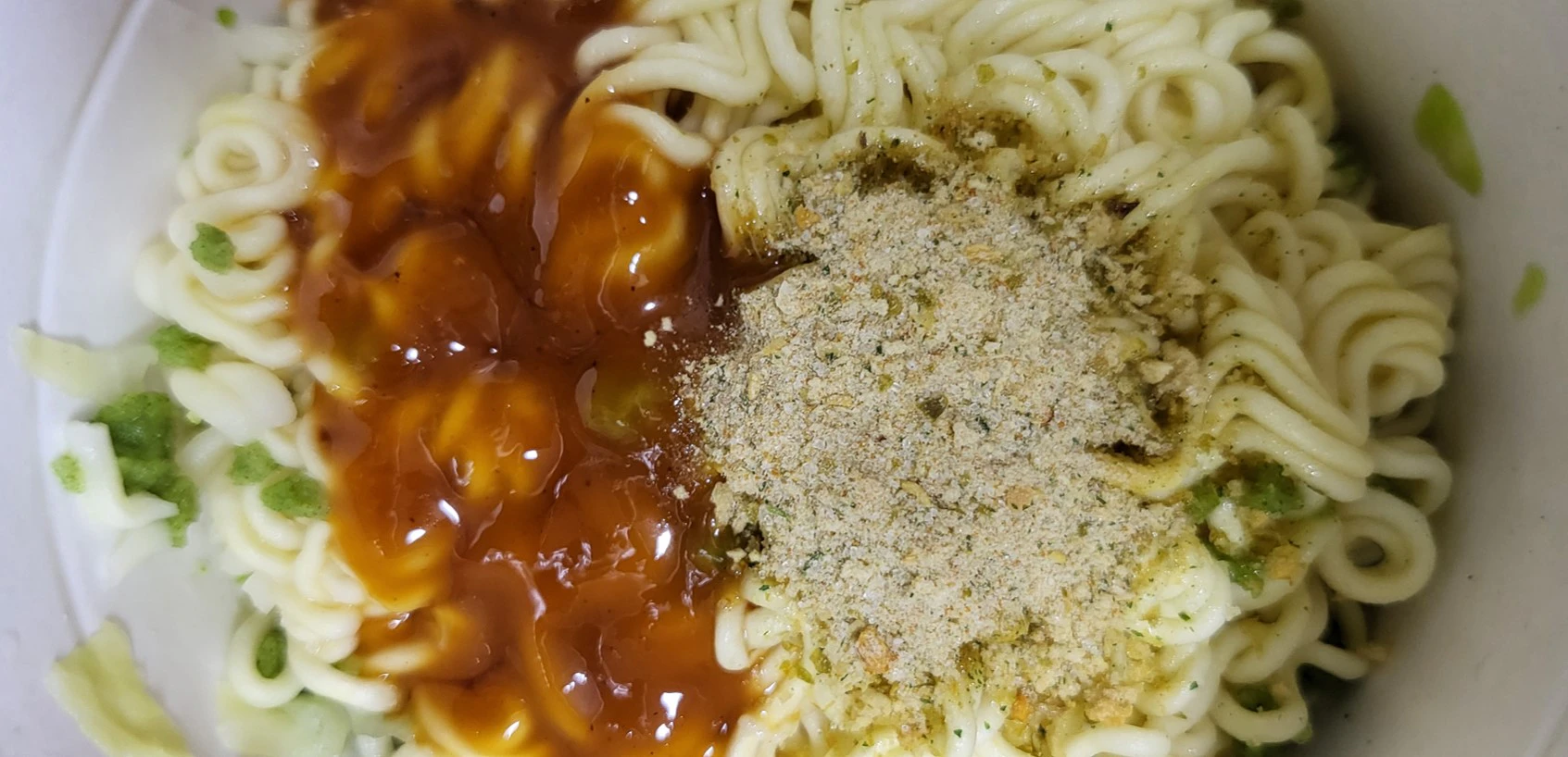 먹태깡 큰사발면 청양마요맛 스프 첨가한 모습