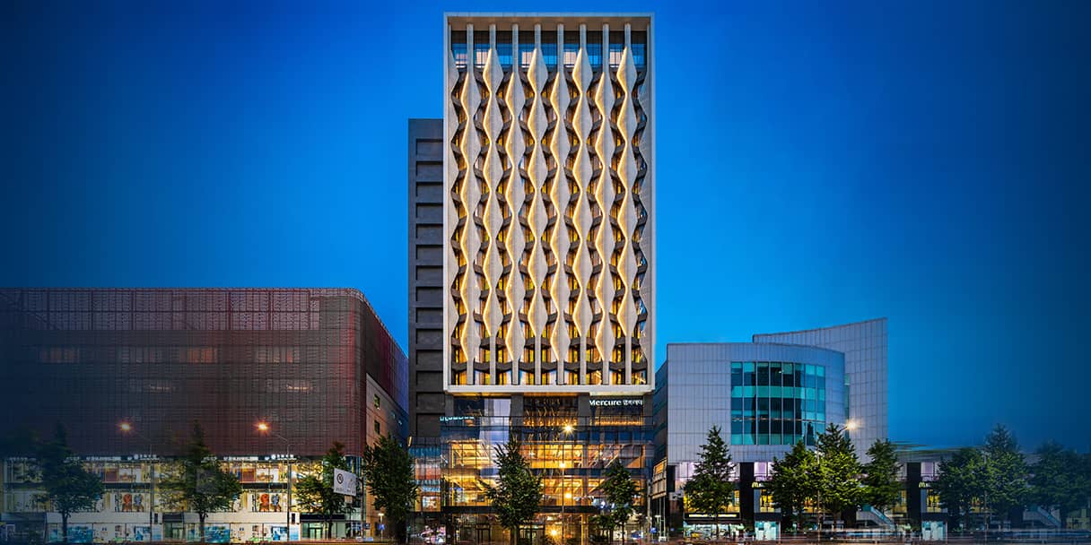 머큐어-앰배서더-서울-홍대-전경