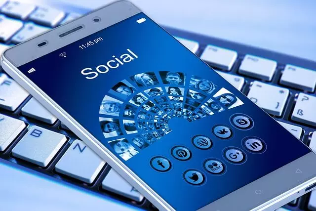 핸드폰-앱-SNS-다양한-종류가-있는-이미지