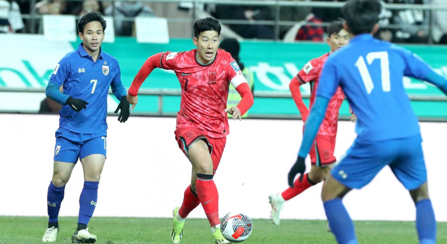 한국 태국 21일 경기 모습 손흥민 선수 드리블
