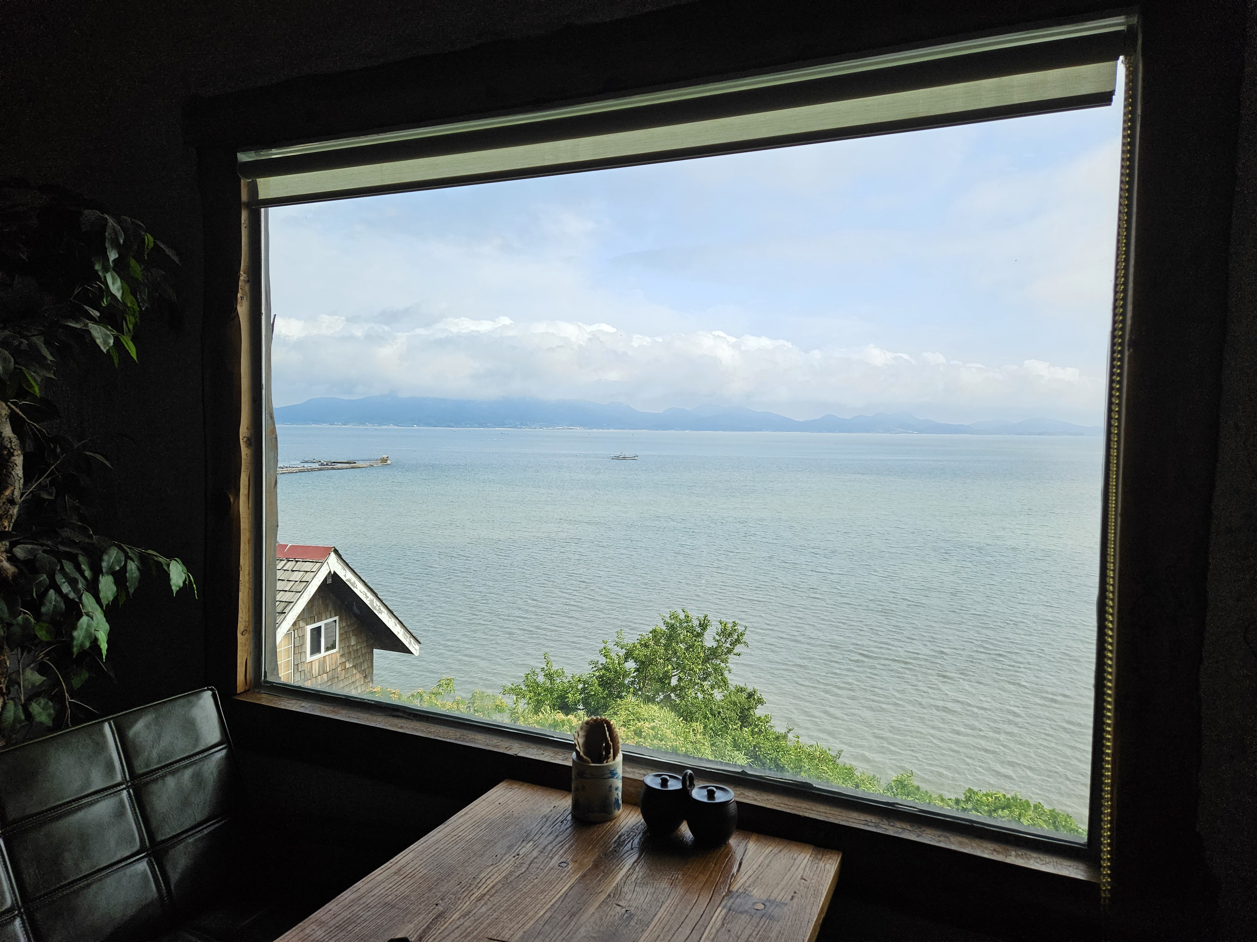 '추억을 나누며' 카페 바다 전경