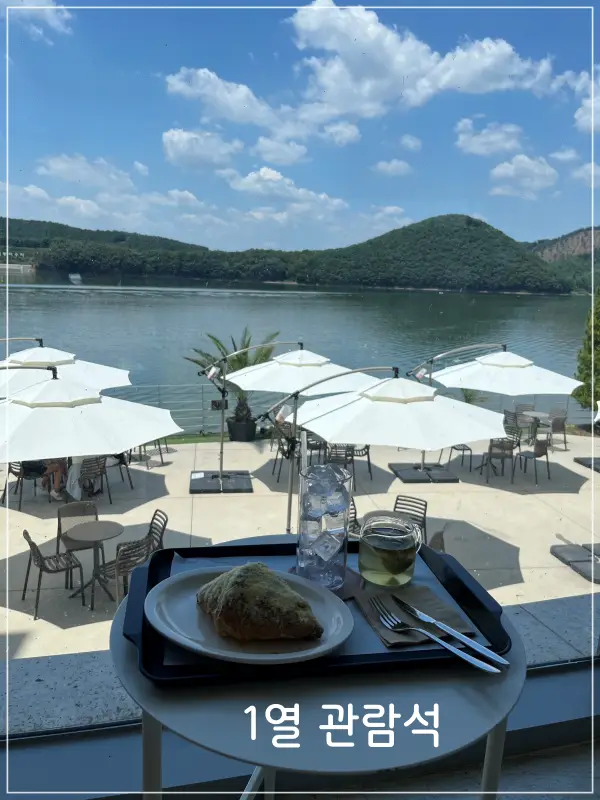 그린웨일-호수뷰-창가자리