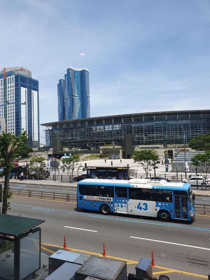 운행 중인 버스