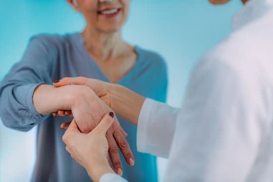 손목터널증후군(Carpal Tunnel Syndrome)을 완화하는 스트레칭 방법