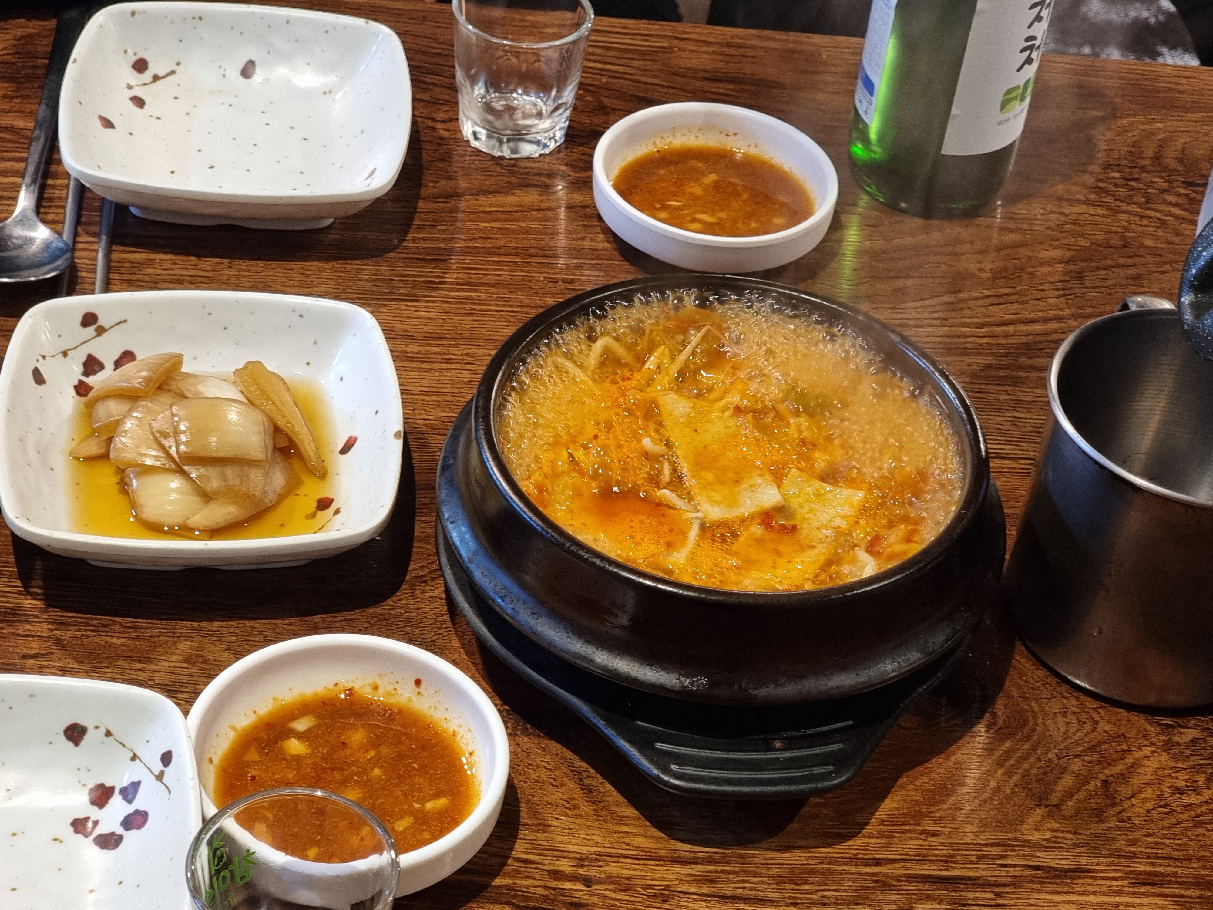 소주 한 병 뚝딱 비우게 만드는 기본 안주 '얼큰 오뎅탕'