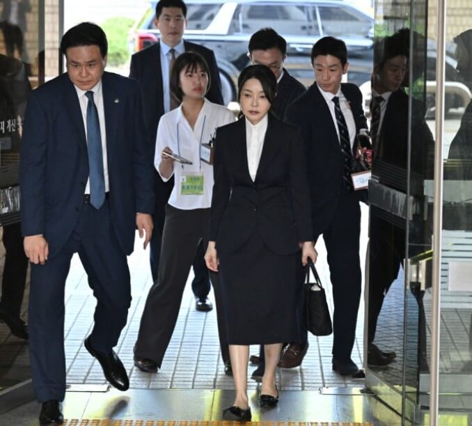 구속 전 피의자 심문(영장실질심사)에 출석하는 모습