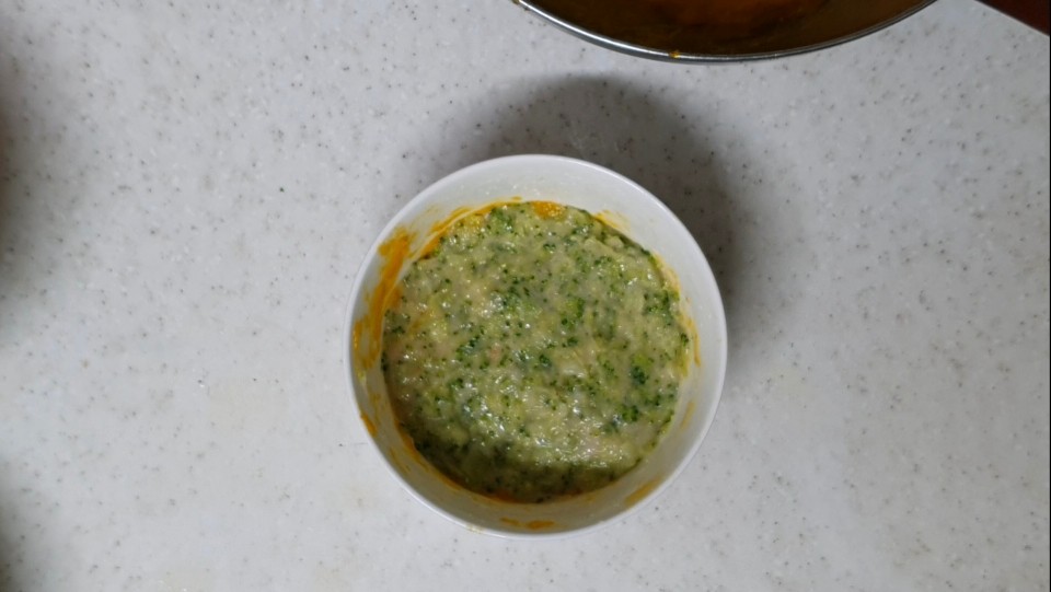 2층에쌓은브로콜리반죽