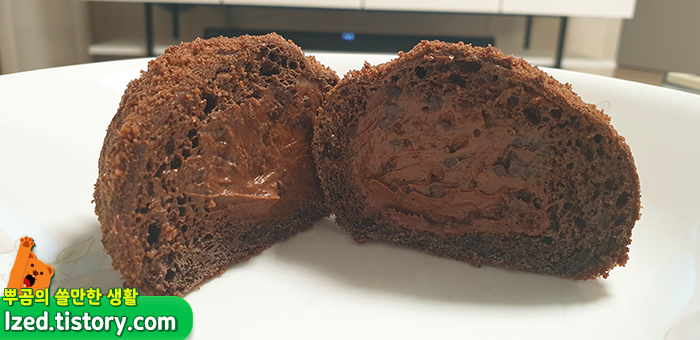 빵안에는 초코슈크림이 가득!