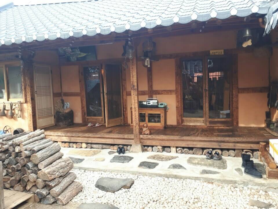 오늘N 2513회 커피 한잔할래요? 전북 남원 올드카와 5만여 점 골동품이 한옥 공간을 가득 채운 이색카페 옛사랑1962