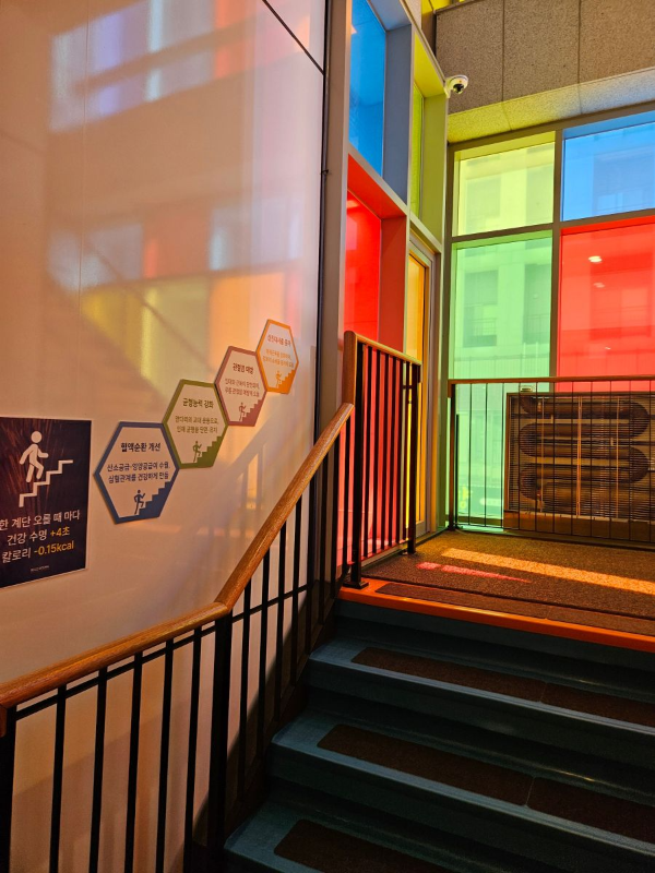찜질방 올라가는 계단