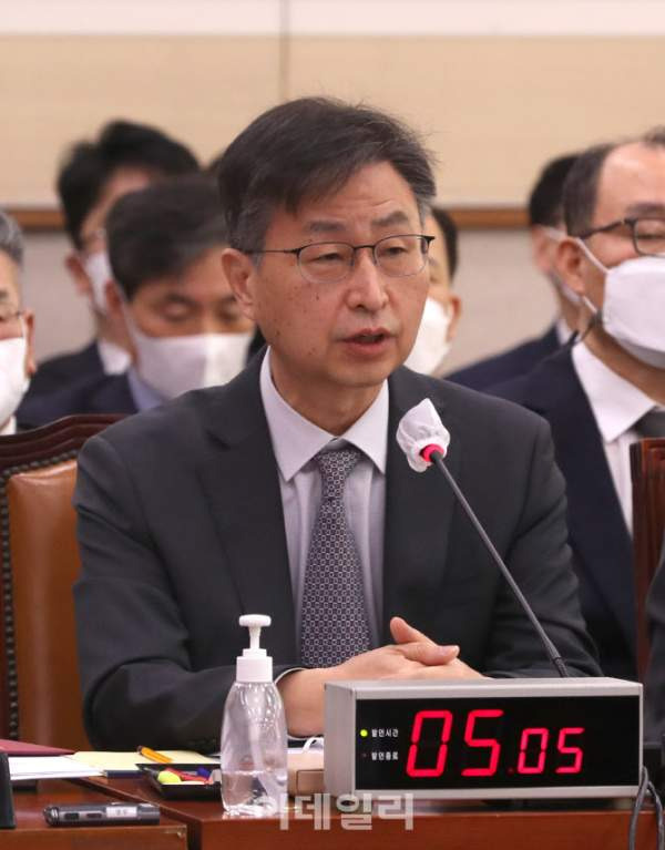 최재해 감사원장의 정치적 중립성 논란