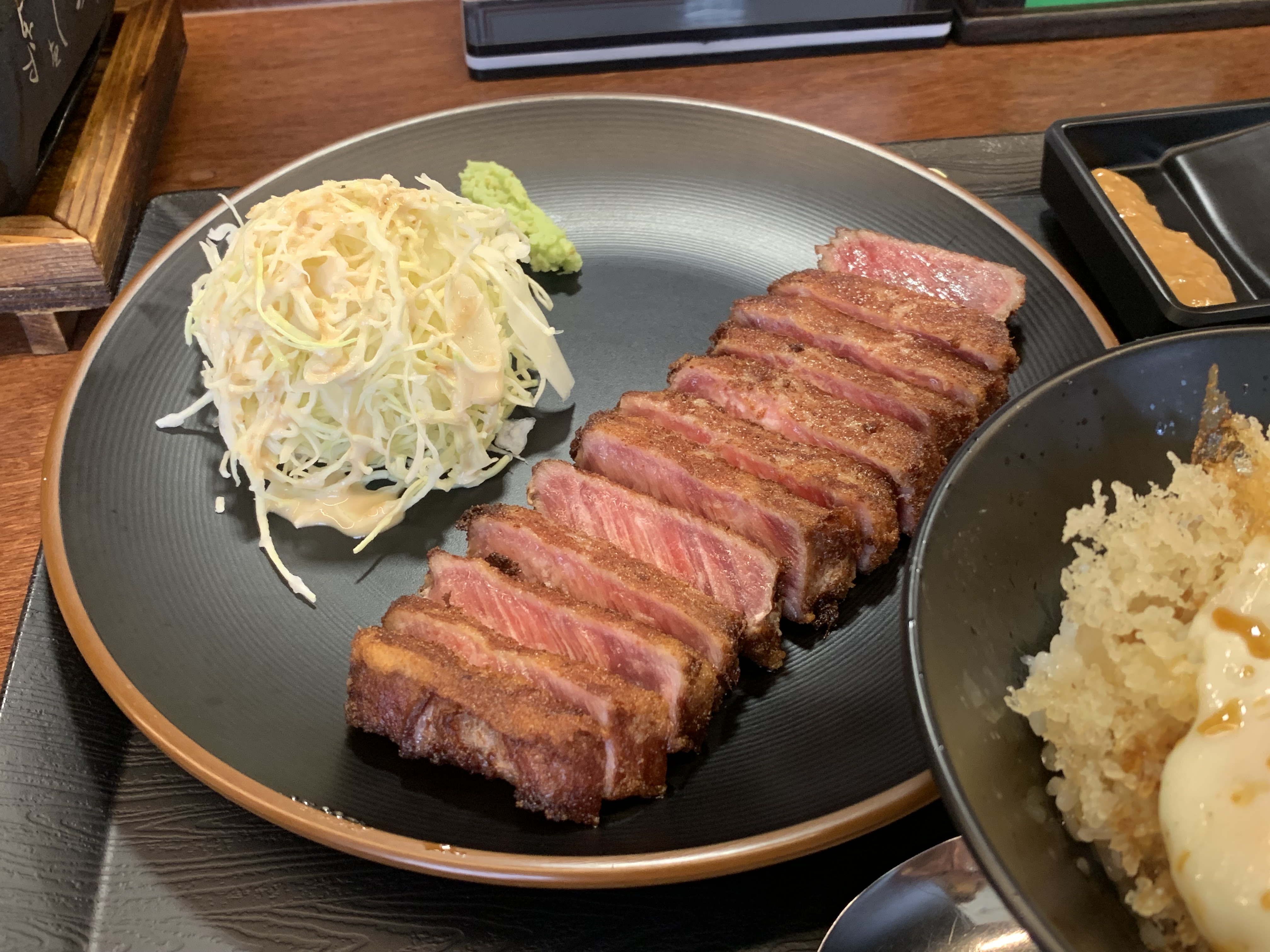 용산 규카츠정 방문기 &ndash; 겉바속촉 규카츠와 화로구이의 만남!