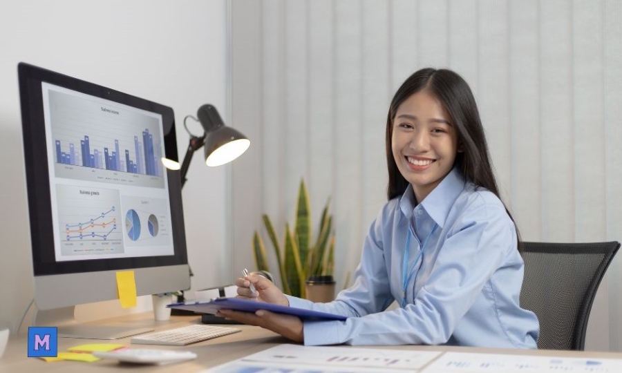 AI 도구를 활용한 비즈니스 데이터 분석 - 스마트한 의사결정을 하는 현대 직장인 VIA CANVA