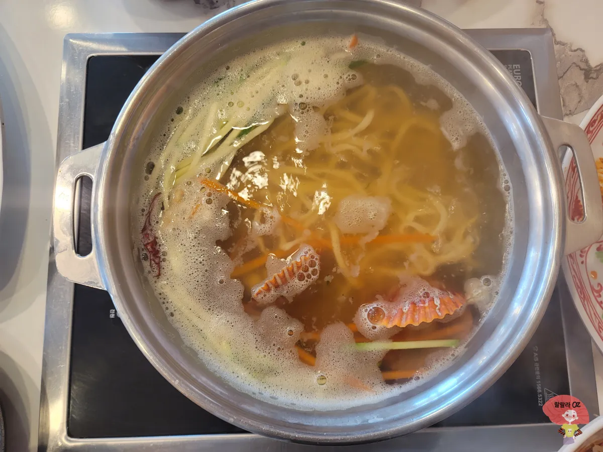 경기-고양시-명동더식당-통일로점-끓고있는-바지락칼국수