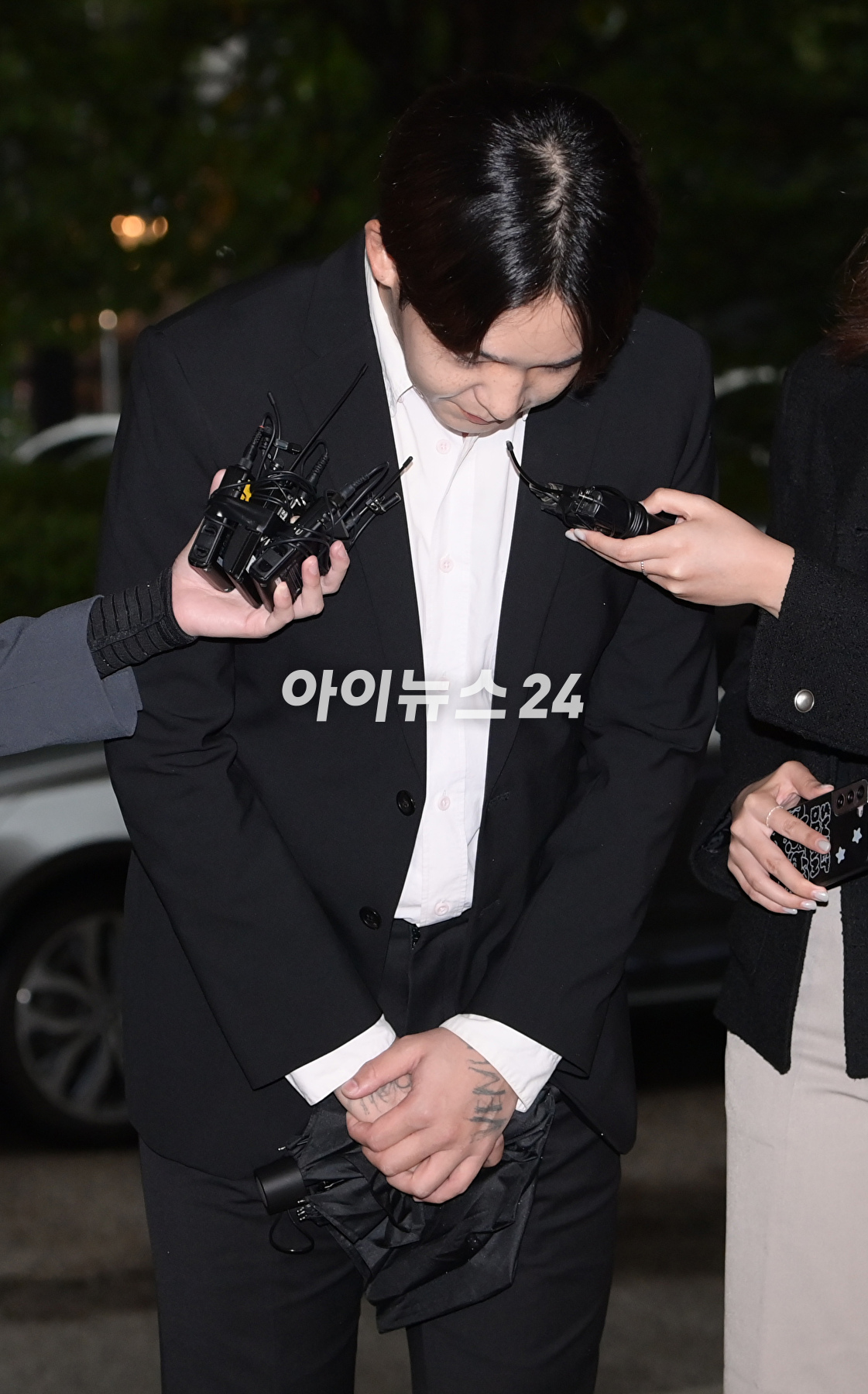 그룹 위너 출신 가수 남태현이 19일 서울서부지방법원에서 열린 마약류 관리에 관한 법률 위반 혐의 첫 공판기일에 출석하고 있다. [사진=정소희 기자]