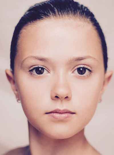 둥근 눈썹 여자