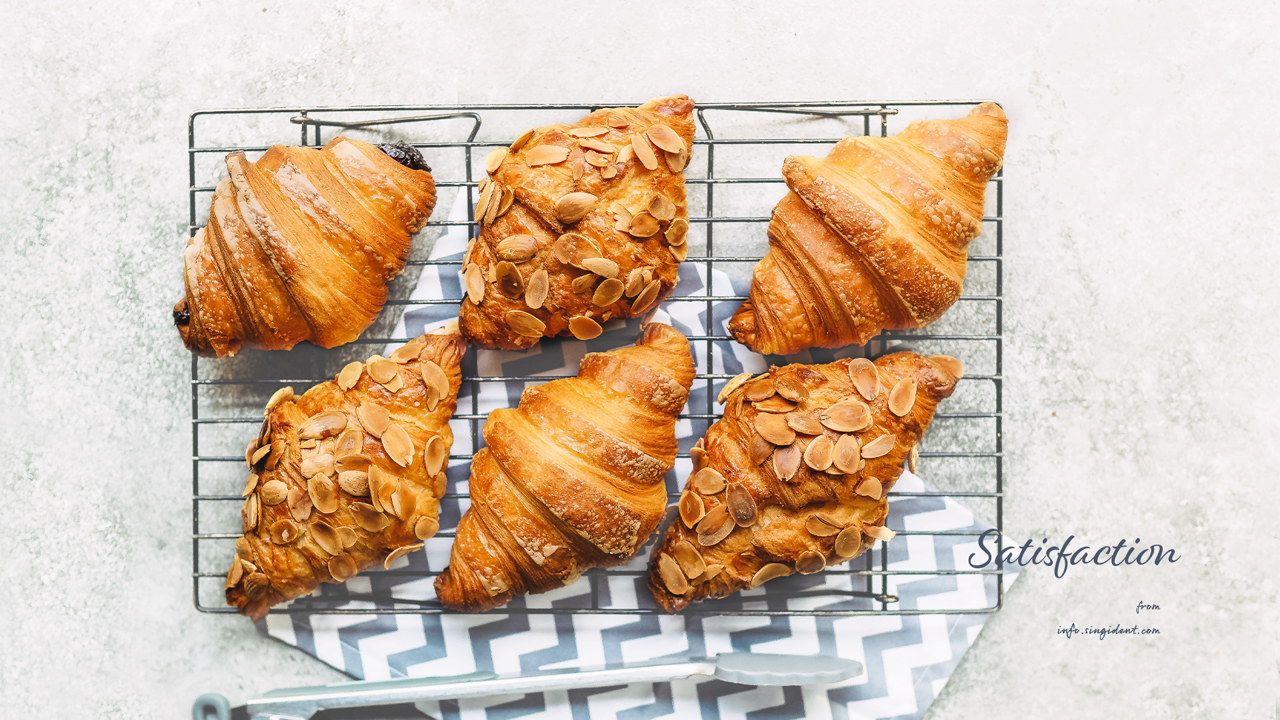 04 갓 구워낸 크루아상 C - Satisfaction 갈색배경화면