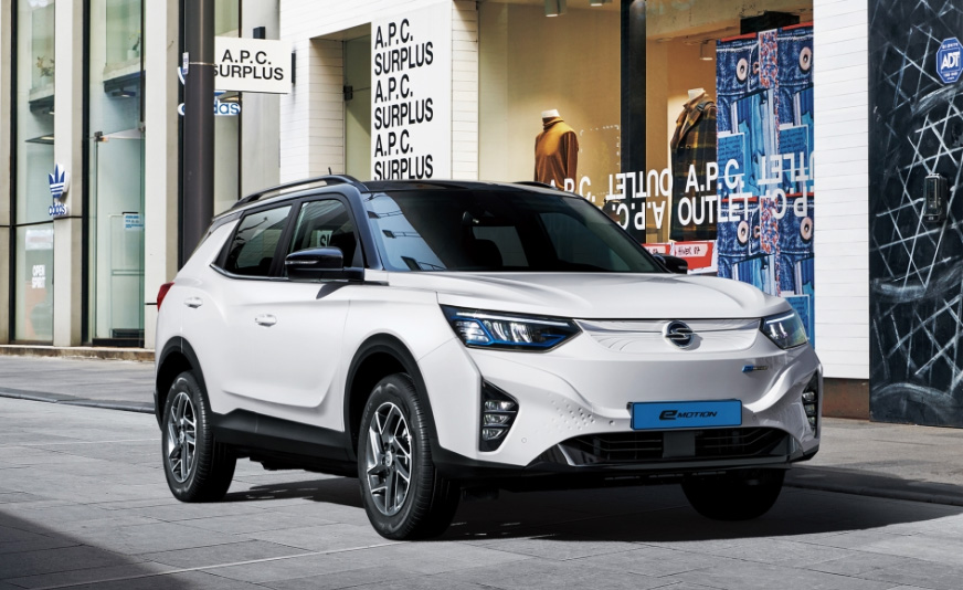 코란도 이모션 전면