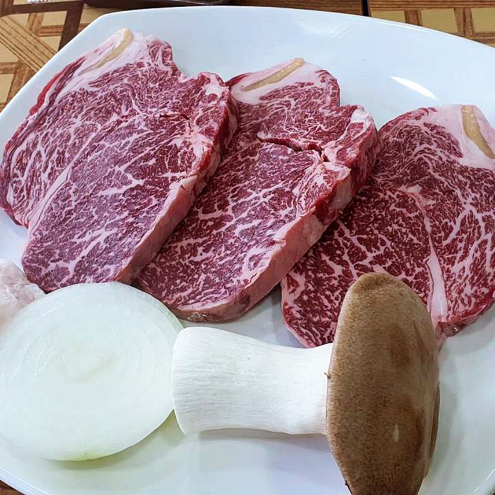 토요일은 밥이좋아 예산 예당호 출렁다리 광시한우 맛집 정육 식당 한우 암소 숯불 직화 구이 예산10미 현지인 추천 토밥 좋아 방송정보