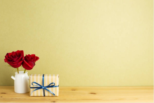 직장 상사에게 특별한 날 예쁜 꽃과 선물 드린 사진