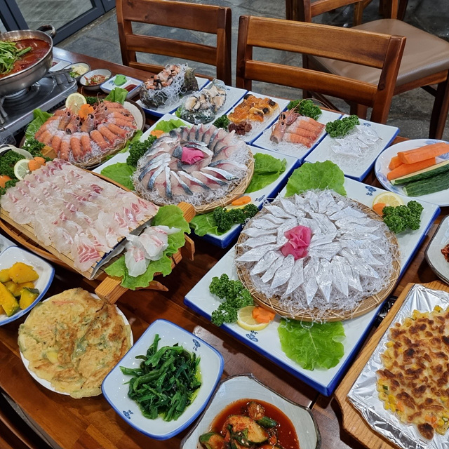 제주성산맛집베스 현지인추천제주도여행2,
바당집, 온더스톤 브런치카페, 떠돌이식객, 범식당, 지은이네밥상, 그리운바다성산포, 성산마씸, 고기다, 커큐민흑돼지,백록횟집