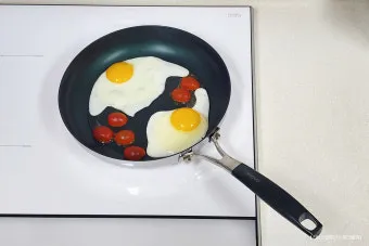 후라이팬 눌러붙지 않게 하는 방법_4