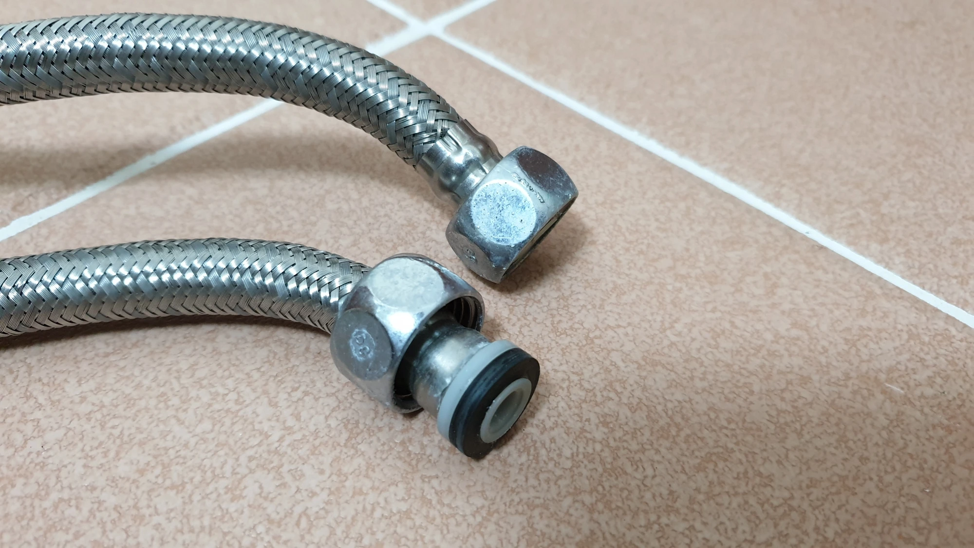 세면대 고압호스 분리 모습