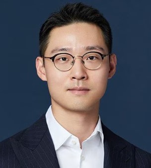 하림 김홍국 회장과 그의 장남 김준영 씨