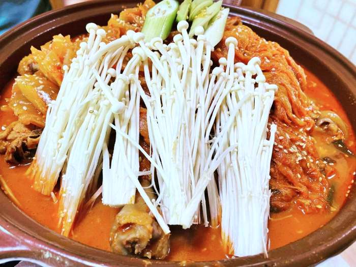 생생정보마당 동굴 숙성 묵은지 닭볶음탕 김제 맛집 위치 가격