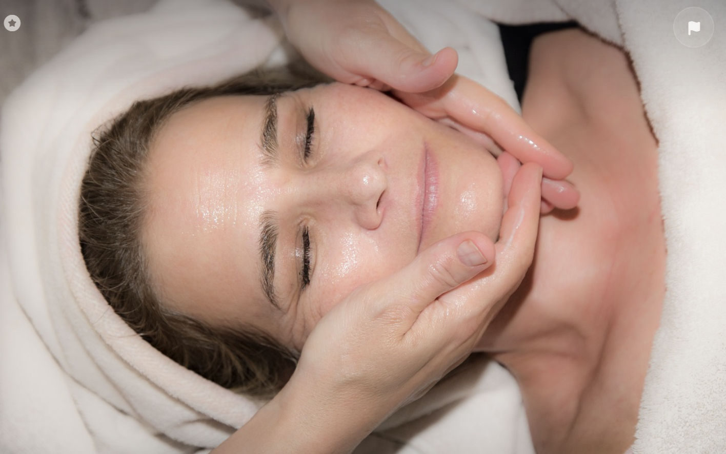 피부과 시술받는 여성의 모습