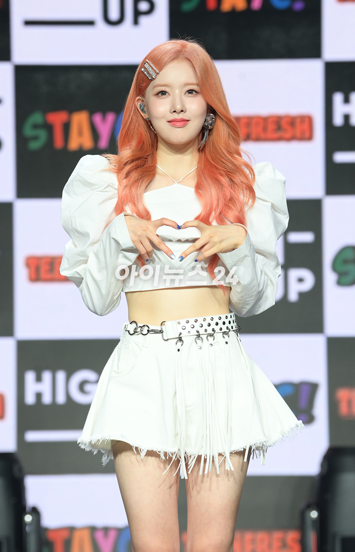 그룹 스테이씨 시은이 16일 오후 서울 강남구 청담동 일지아트홀에서 진행된 스테이씨(STAYC) 세 번째 미니 앨범 '틴프레시(TEENFRESH)' 발매 기념 쇼케이스에 참석하고 있다. [사진=정소희 기자]