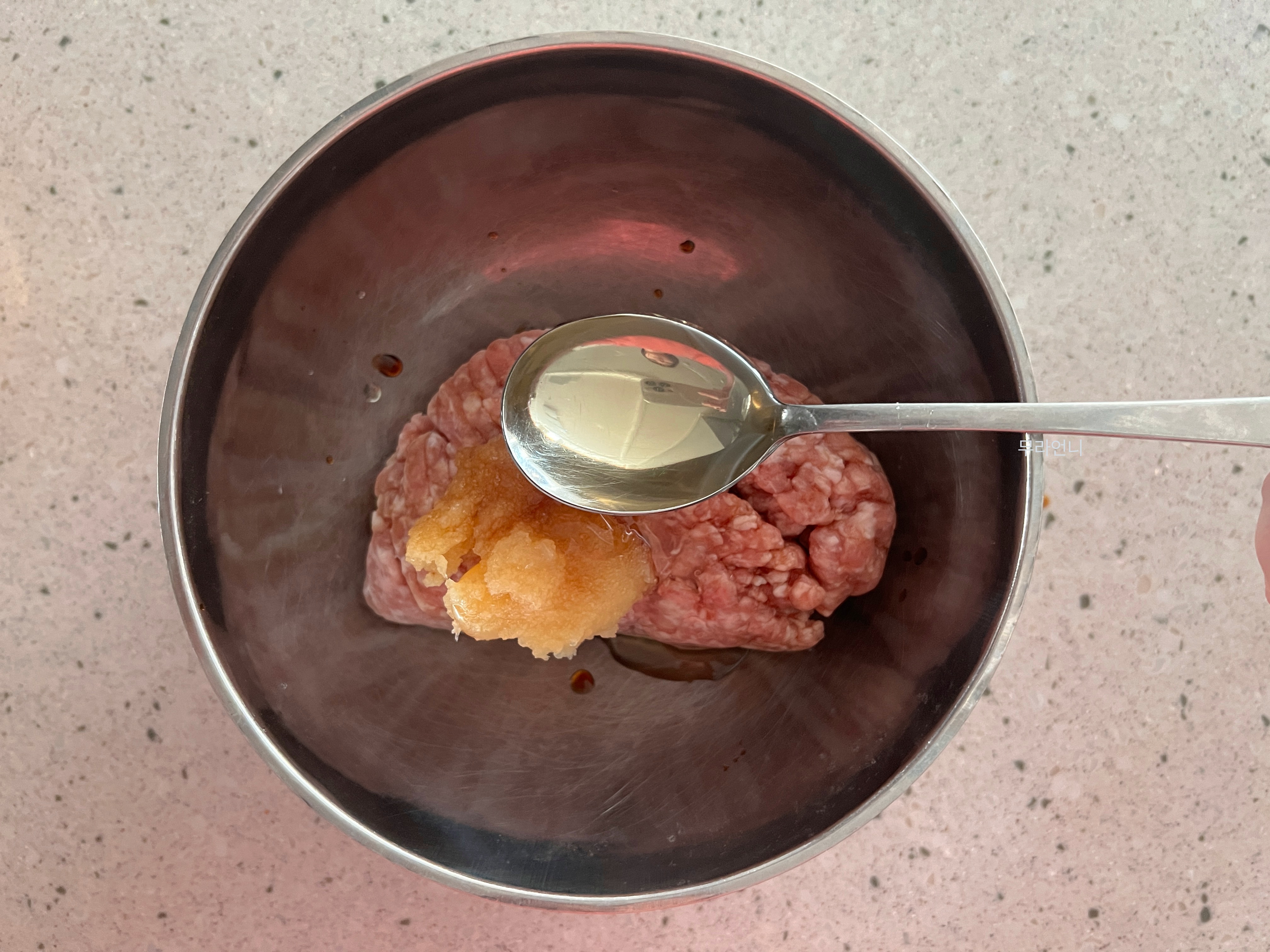 돼지고기밑간 : 맛술 1스푼
