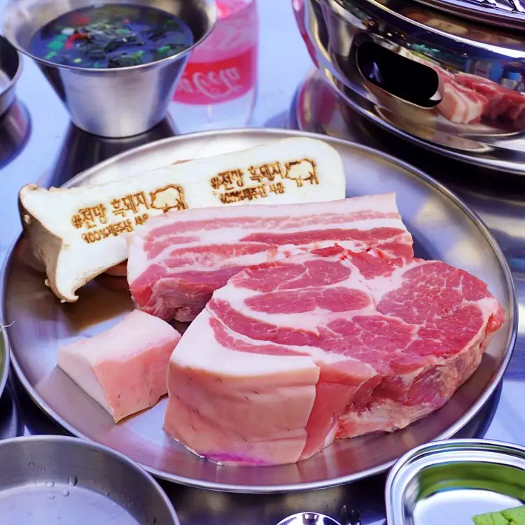 전참시 전지적참견시점 바다 전망 오션뷰 흑돼지 근고기, 활어회 홍현희 제이쓴 만삭 사진 화보 촬영 제주 여행 점심 고기집 서귀포 성산일출봉 맛집 소개