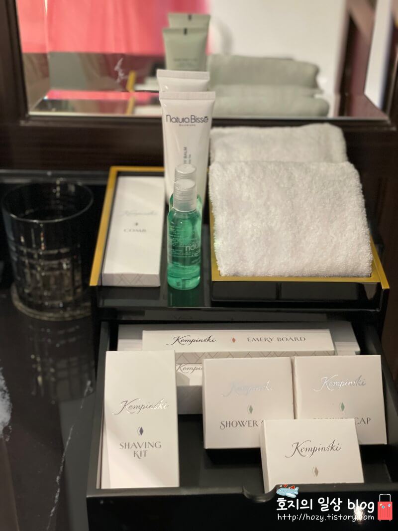 방콕 신돈켐핀스키 그랜드 이그제큐티브 스위트룸 어메니티