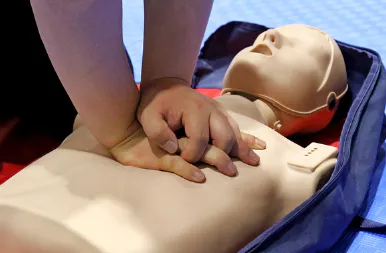 심폐소생술-순서-CPR-가슴-압박-위치