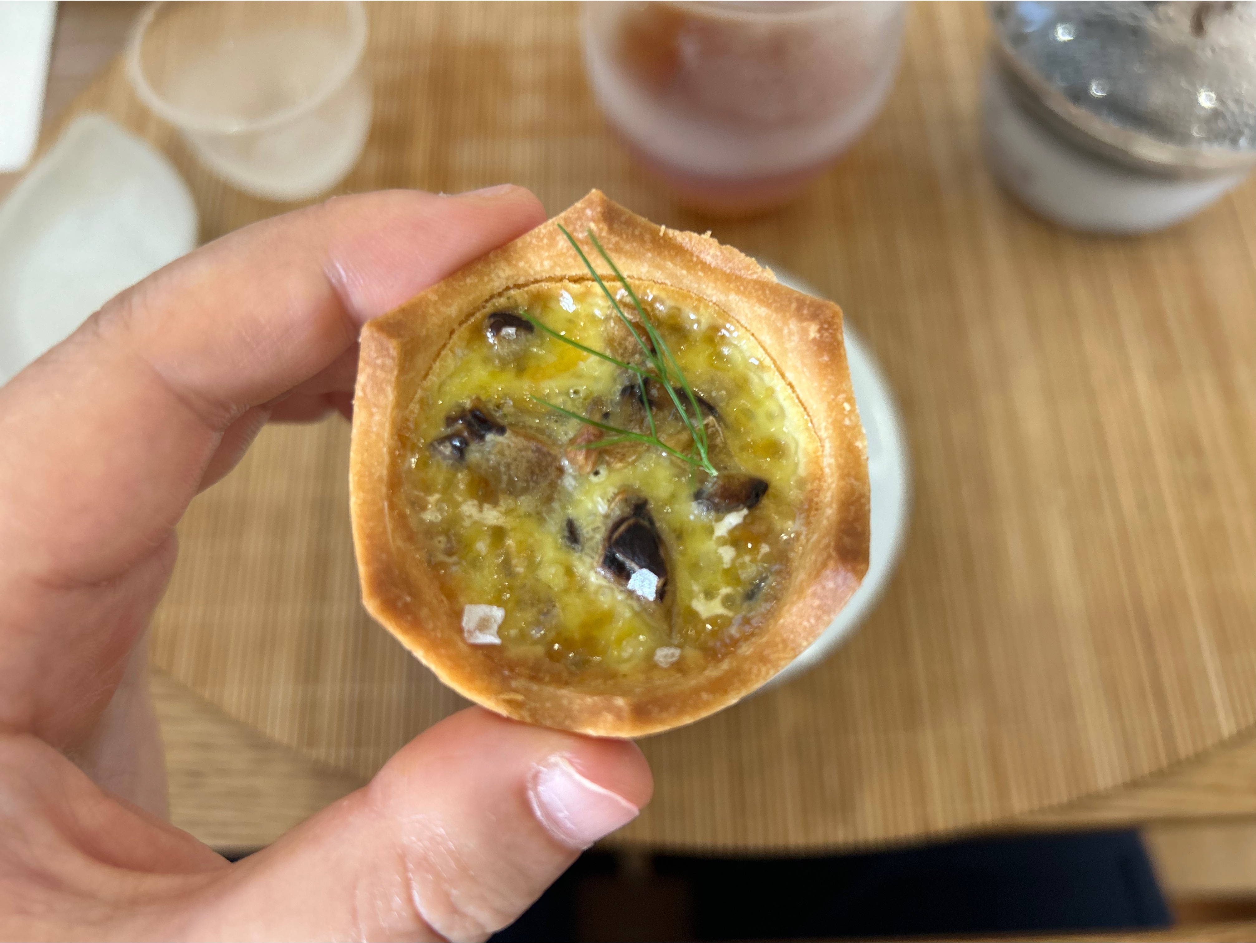 우연못의 버섯 키쉬. 우연못의 티페어링에는 차와 함께 핑거푸드가 제공된다.