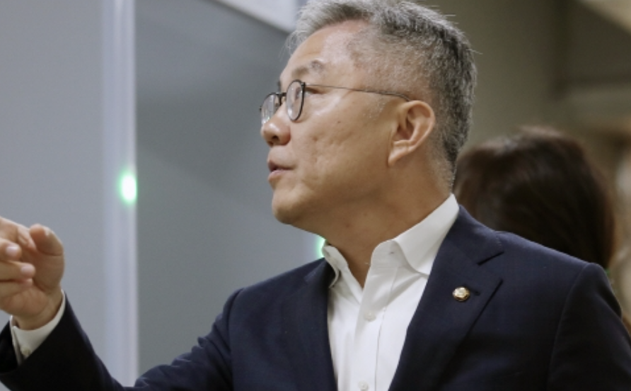 최강욱 프로필, 최강욱 나이, 최강욱 재산, 최강욱 가족, 최강욱 거주지, 최강욱 월수입, 최강욱 MBTI, 최강욱 의원, 최강욱 변호사, 최강욱 프로필