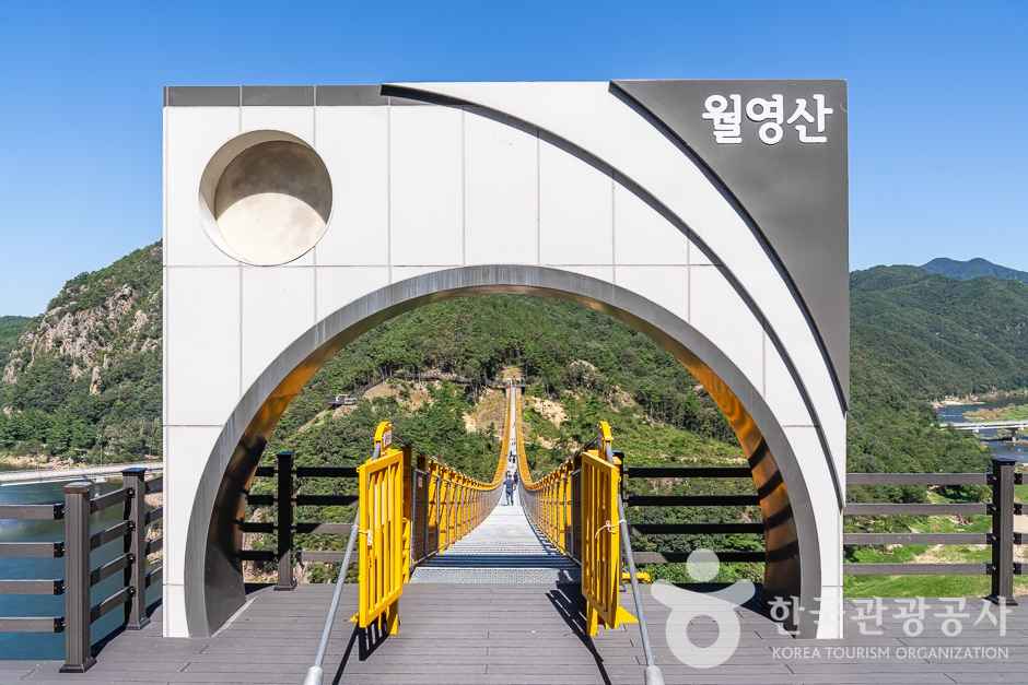 월영산 출렁다리