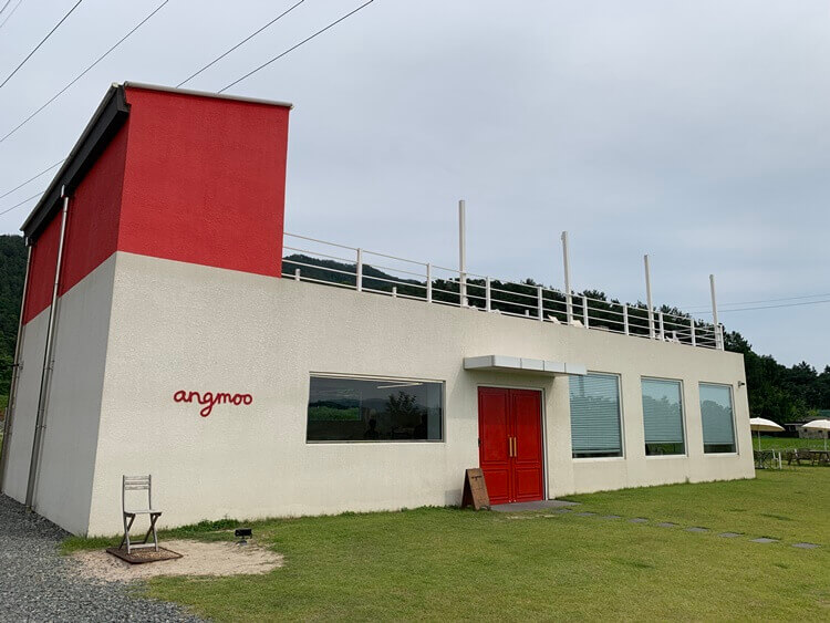 앵무 카페 외관