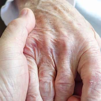 갑자기 손저림 이유