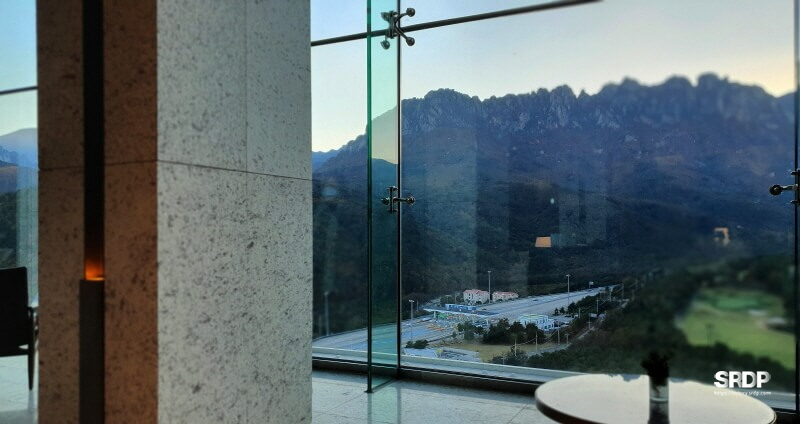 소노펠리체-델피노-더엠브로시아-울산바위뷰-카페