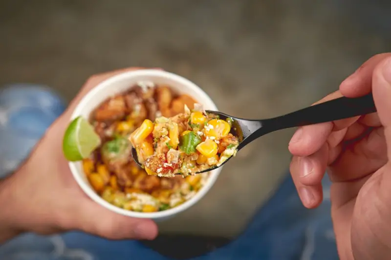 작은 그릇에 담긴 음식